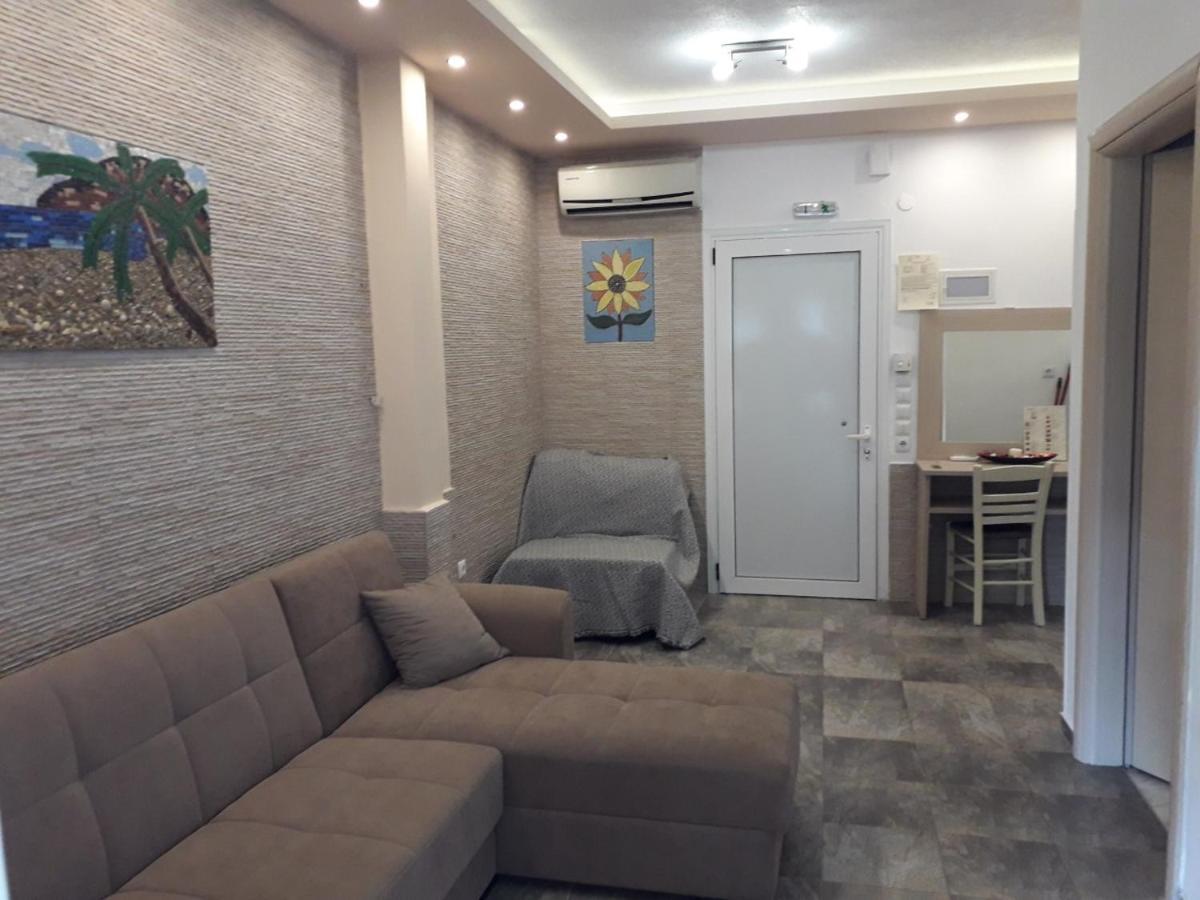 Ofrínion Fernando酒店 外观 照片
